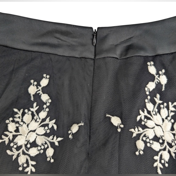 Ann Taylor Midi Black Satin & Tulle Skirt w/ White Floral Embroidery Size 4 - Picture 9 of 9